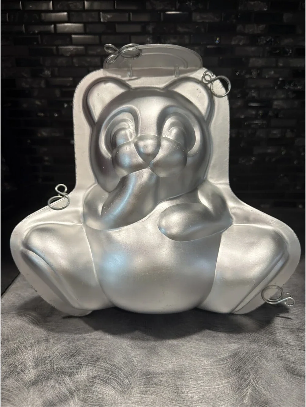 Wilton Stand Up Cuddly Bear Birthday Cake Pan Set Aluminum 2 Pc 2105-603